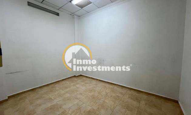 Reventa - Local comercial - Beniel