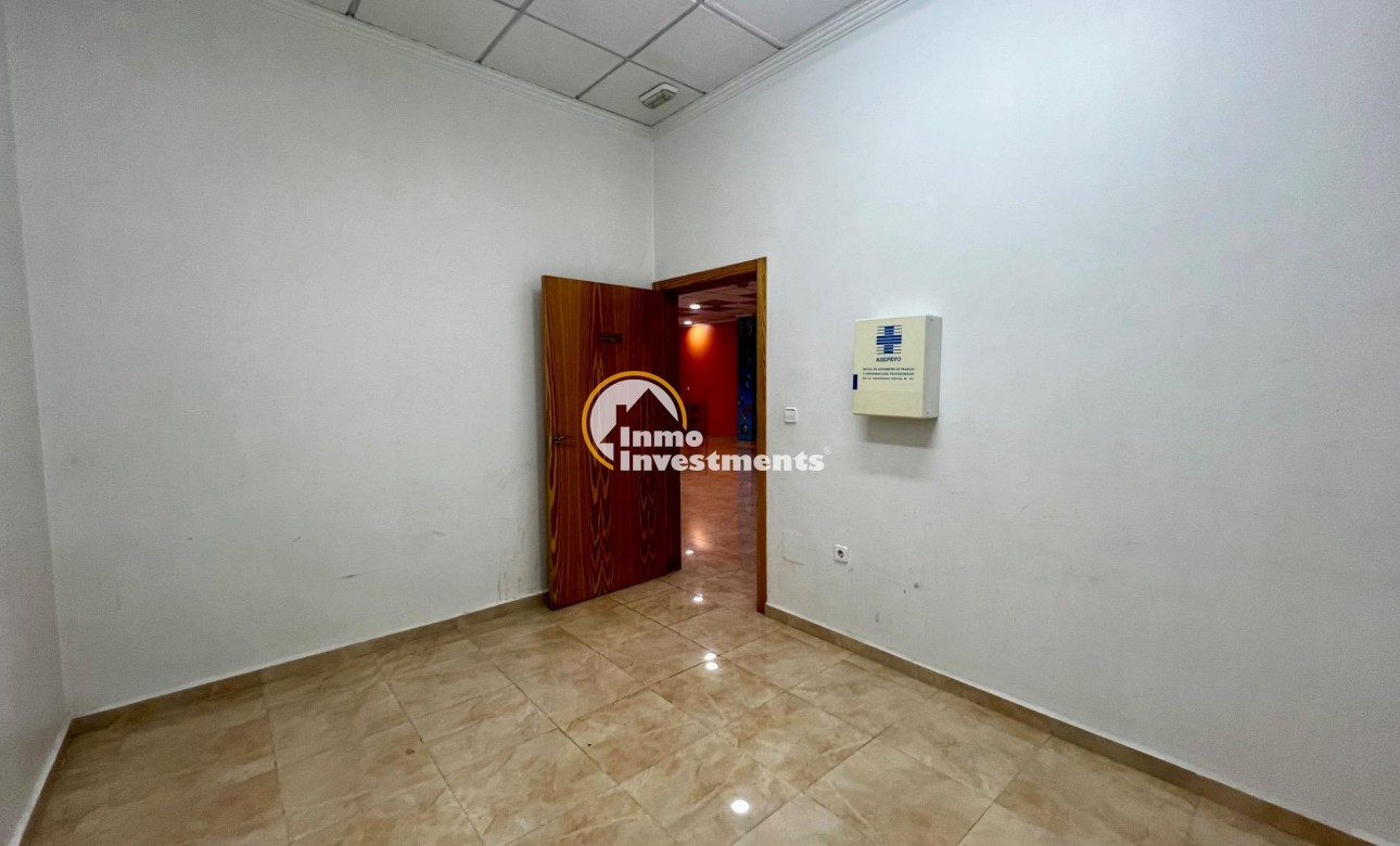 Reventa - Local comercial - Beniel