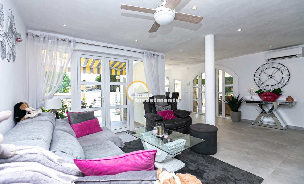 Resale - Villa - Campoamor - Lomas de Don Juan