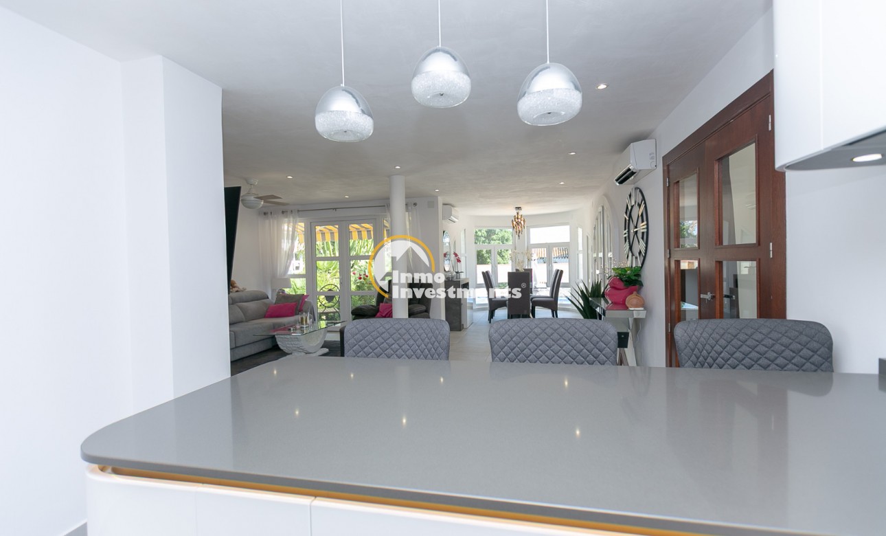 Resale - Villa - Campoamor - Lomas de Don Juan