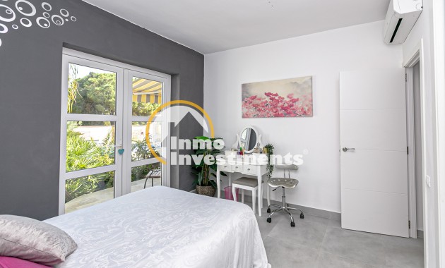 Resale - Villa - Campoamor - Lomas de Don Juan