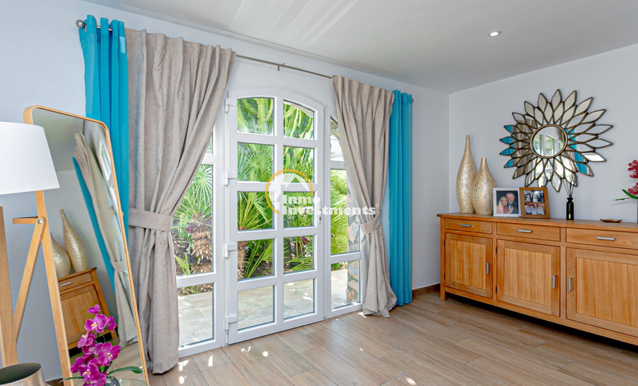 Resale - Villa - Campoamor - Lomas de Don Juan