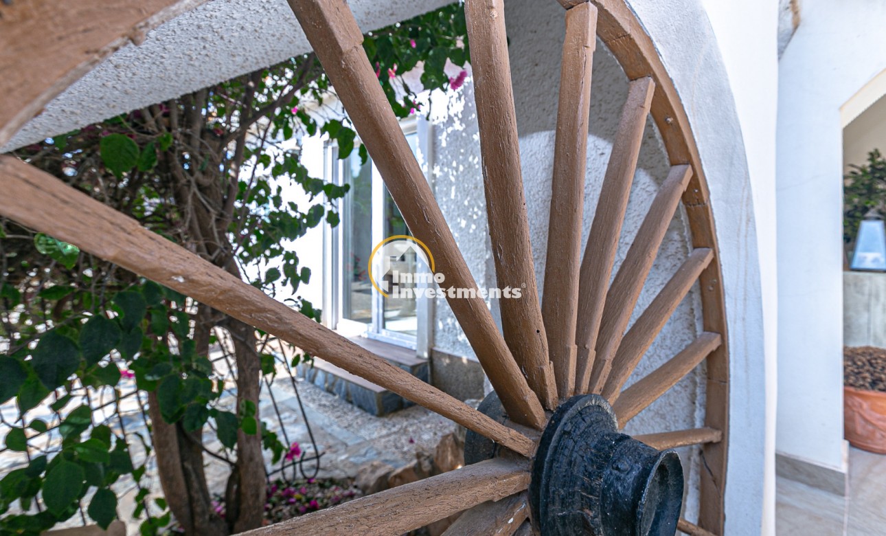 Resale - Villa - Campoamor - Lomas de Don Juan