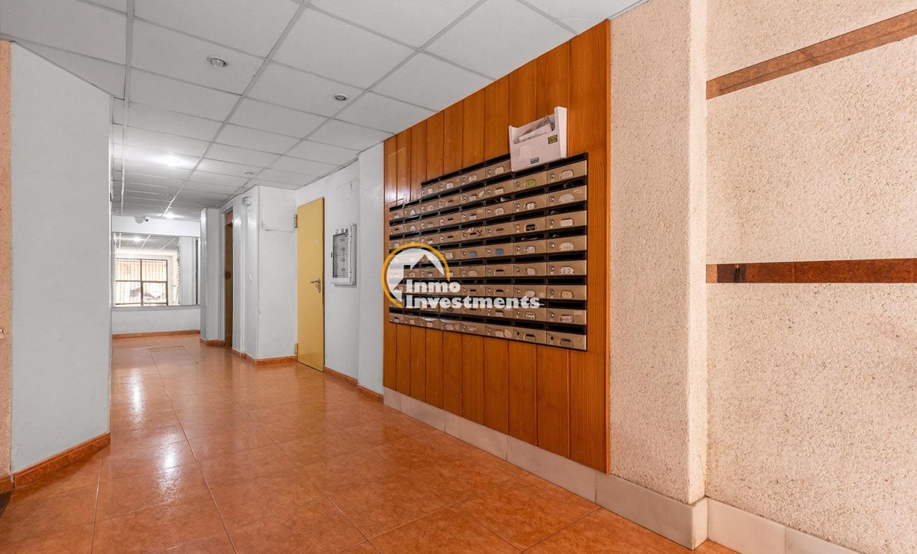 Resale - Apartment - Torrevieja - Torrevieja Centre