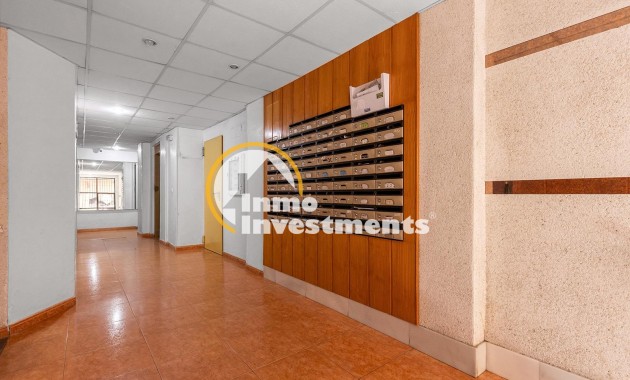 Resale - Apartment - Torrevieja - Torrevieja Centre