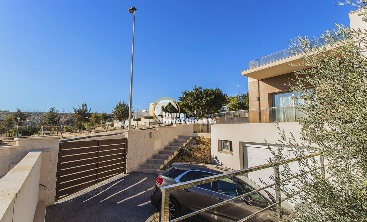 Resale - Villa - San Miguel de Salinas - Las Communicaciones