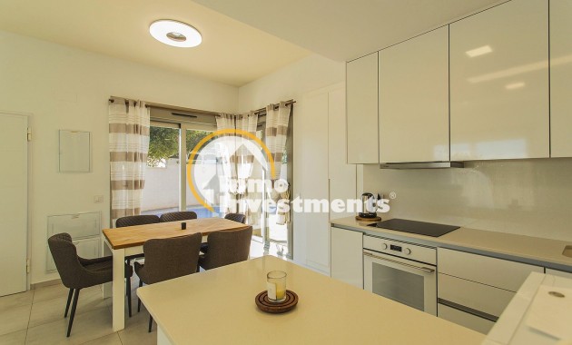 Resale - Villa - San Miguel de Salinas - Las Communicaciones