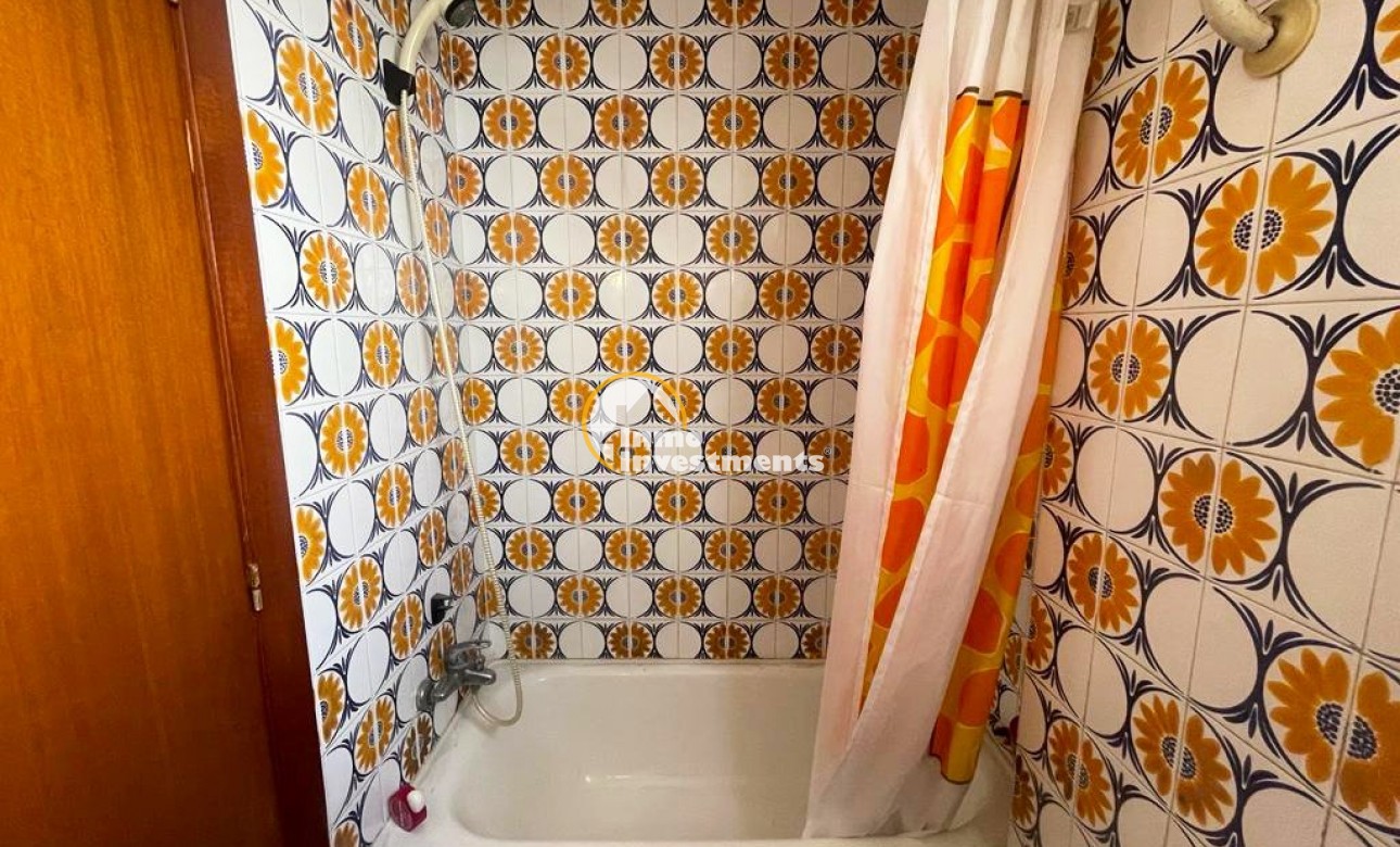 Resale - Apartment - Torrevieja - Playa de La Acequion