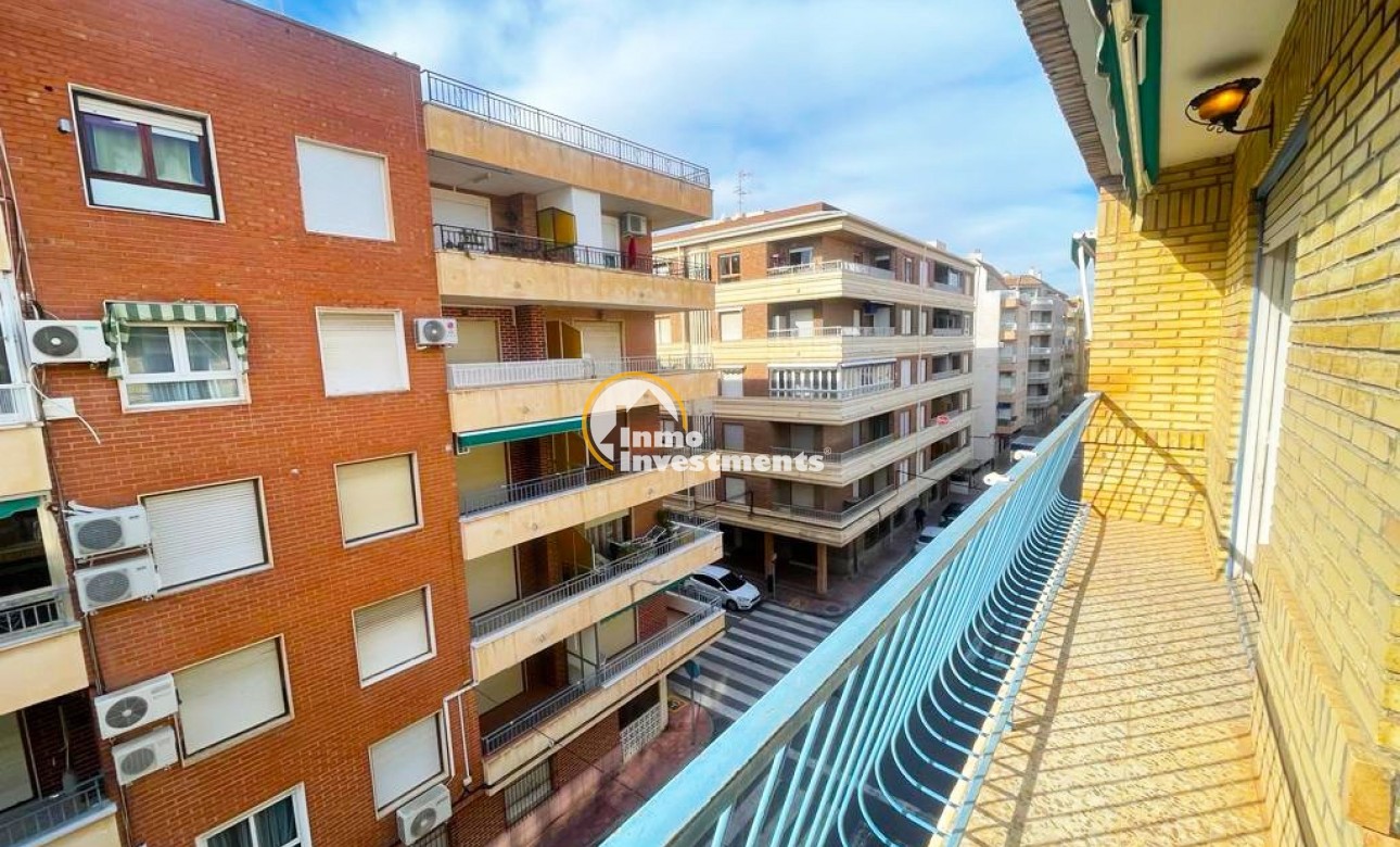Resale - Apartment - Torrevieja - Playa de La Acequion