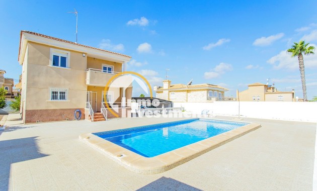 Reventa - Chalet independiente - Torrevieja - Aguas Nuevas