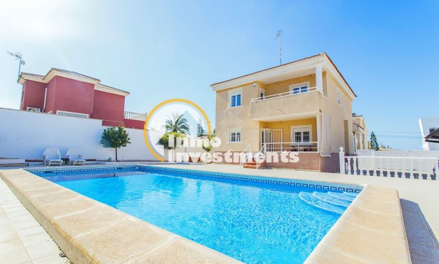 Reventa - Chalet independiente - Torrevieja - Aguas Nuevas