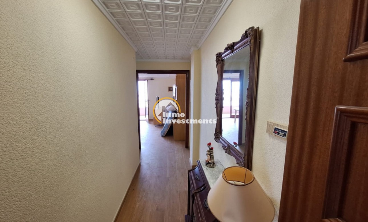 Resale - Apartment - Torrevieja - Acequion