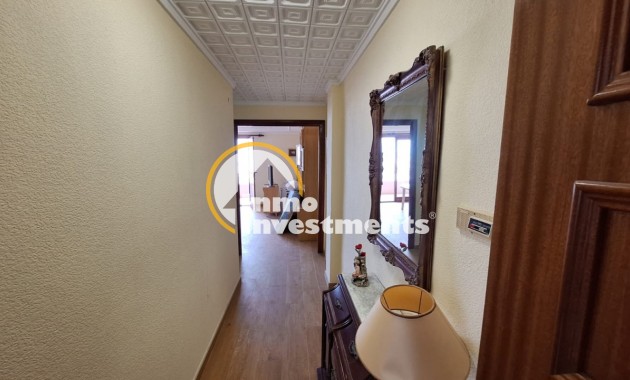 Resale - Apartment - Torrevieja - Acequion