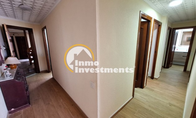 Resale - Apartment - Torrevieja - Acequion