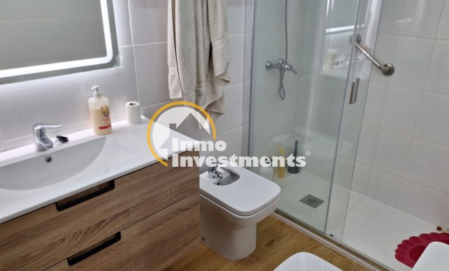 Resale - Apartment - Torrevieja - Acequion