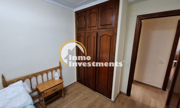 Resale - Apartment - Torrevieja - Acequion
