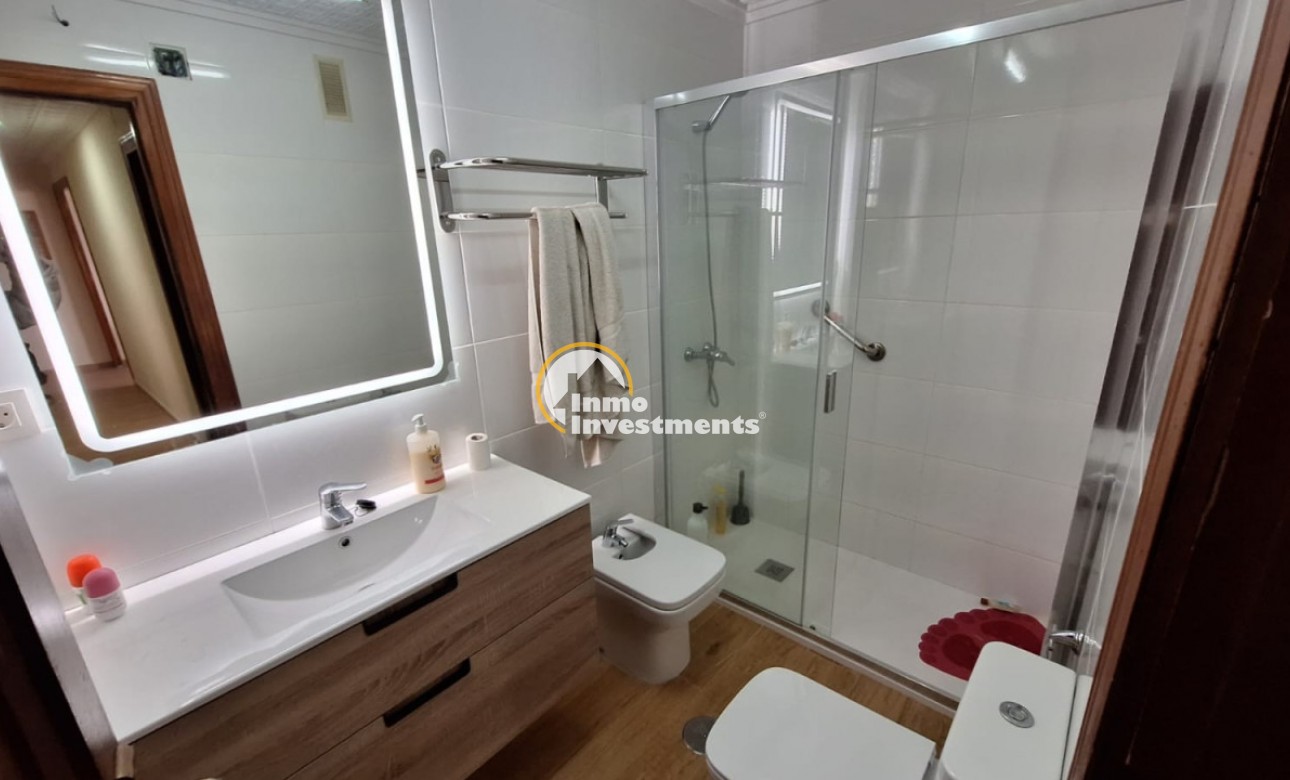 Resale - Apartment - Torrevieja - Acequion