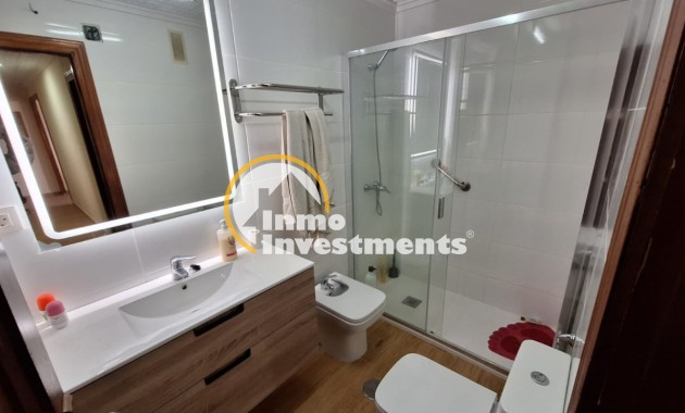 Resale - Apartment - Torrevieja - Acequion