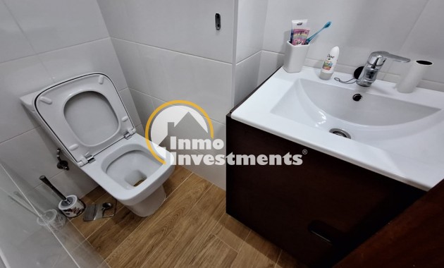 Resale - Apartment - Torrevieja - Acequion