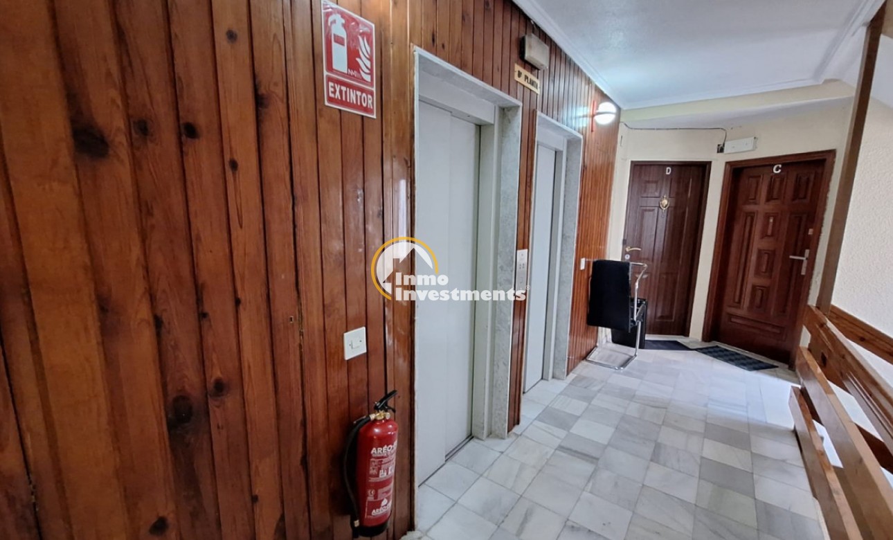 Resale - Apartment - Torrevieja - Acequion