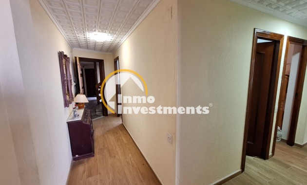 Resale - Apartment - Torrevieja - Acequion