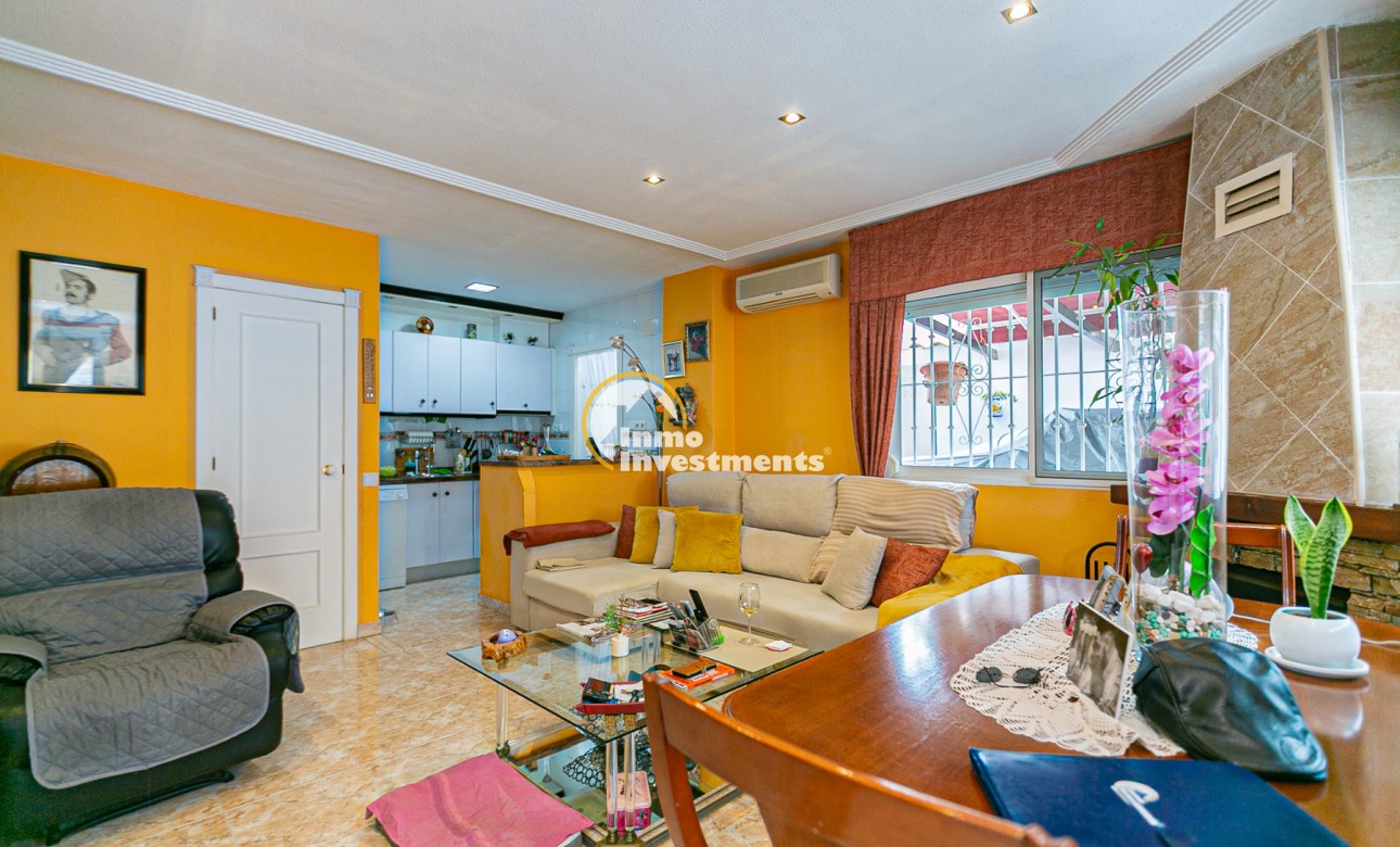 Bestaande bouw - Half vrijstaande villa - Los Altos