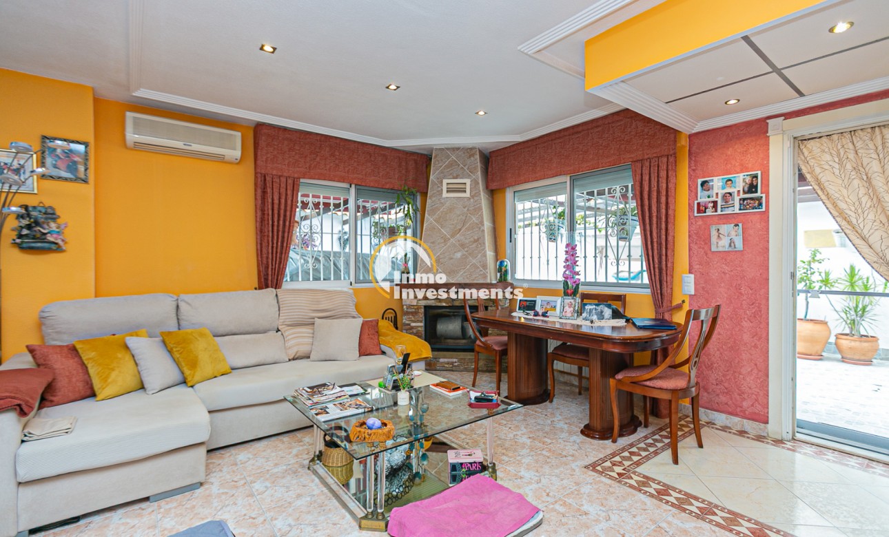 Bestaande bouw - Half vrijstaande villa - Los Altos