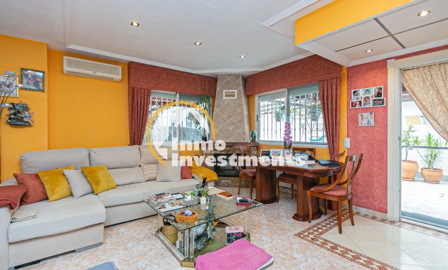 Bestaande bouw - Half vrijstaande villa - Los Altos