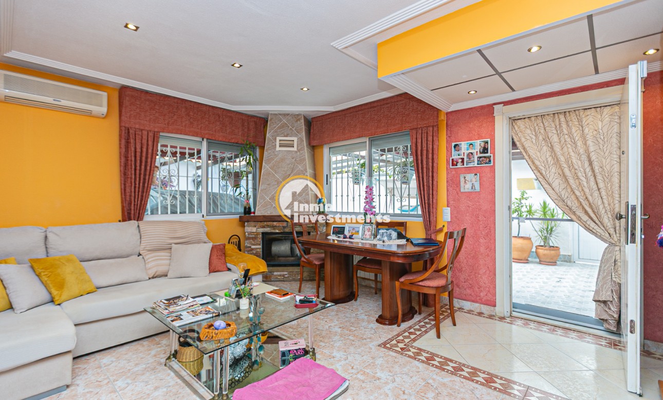 Bestaande bouw - Half vrijstaande villa - Los Altos