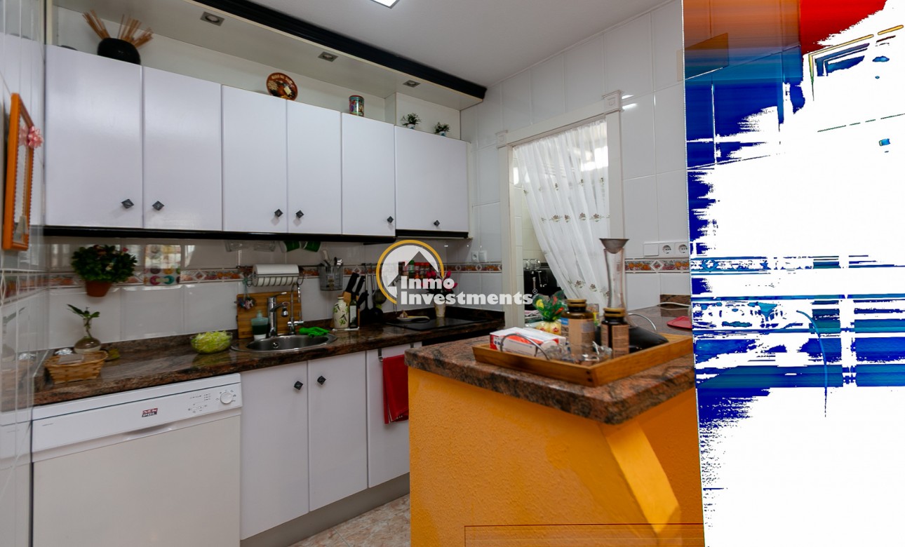 Bestaande bouw - Half vrijstaande villa - Los Altos