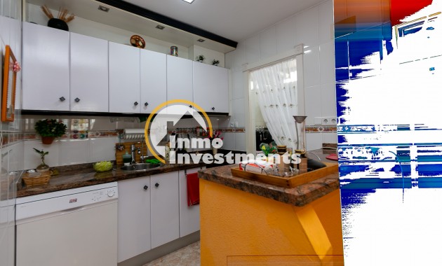 Bestaande bouw - Half vrijstaande villa - Los Altos