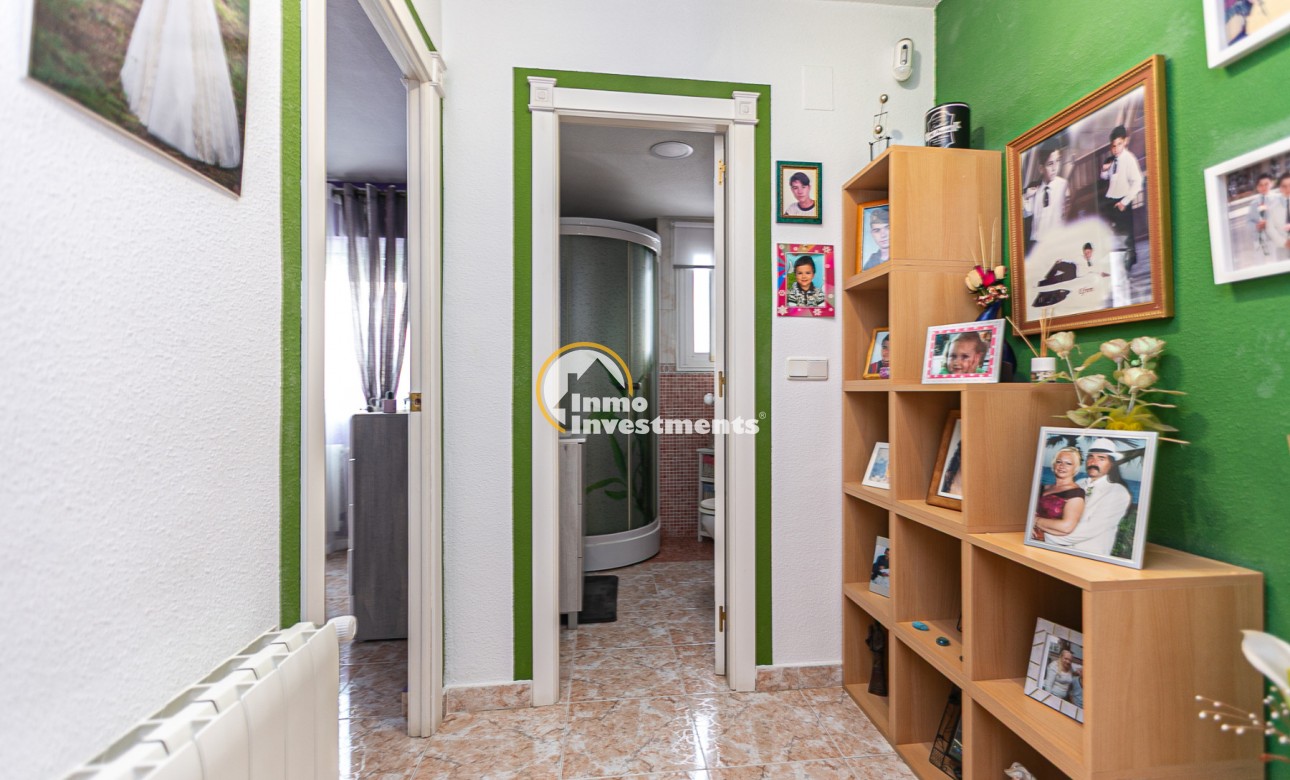 Bestaande bouw - Half vrijstaande villa - Los Altos