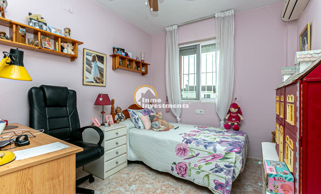 Bestaande bouw - Half vrijstaande villa - Los Altos