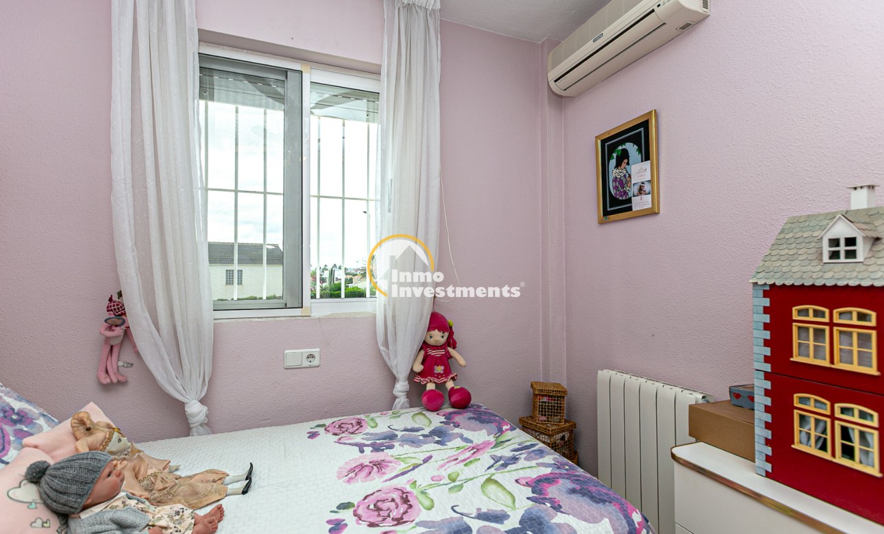 Bestaande bouw - Half vrijstaande villa - Los Altos