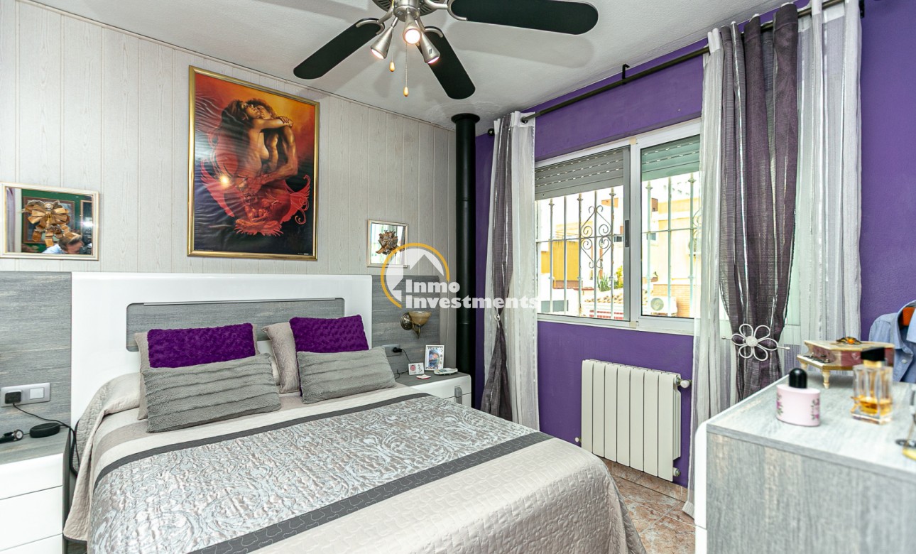 Bestaande bouw - Half vrijstaande villa - Los Altos