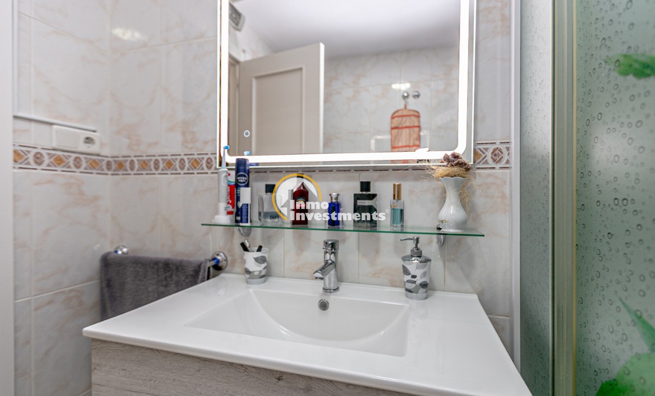 Bestaande bouw - Half vrijstaande villa - Los Altos