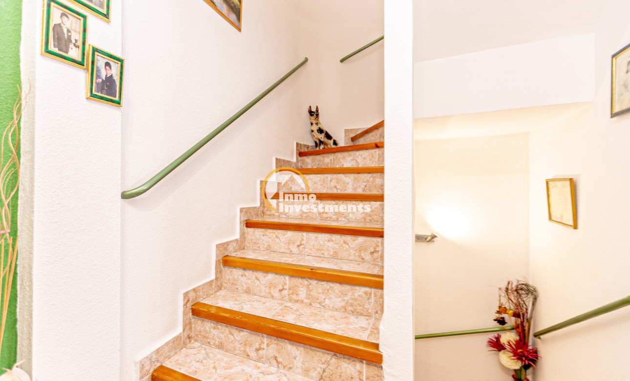 Bestaande bouw - Half vrijstaande villa - Los Altos