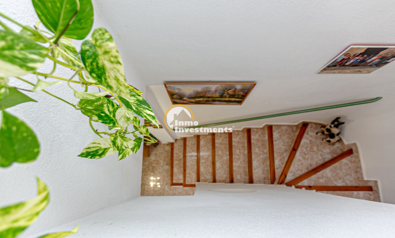 Bestaande bouw - Half vrijstaande villa - Los Altos