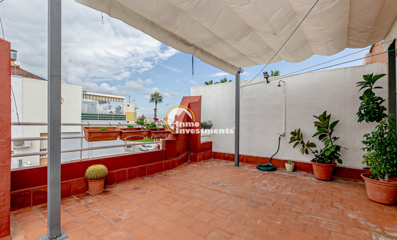 Bestaande bouw - Half vrijstaande villa - Los Altos