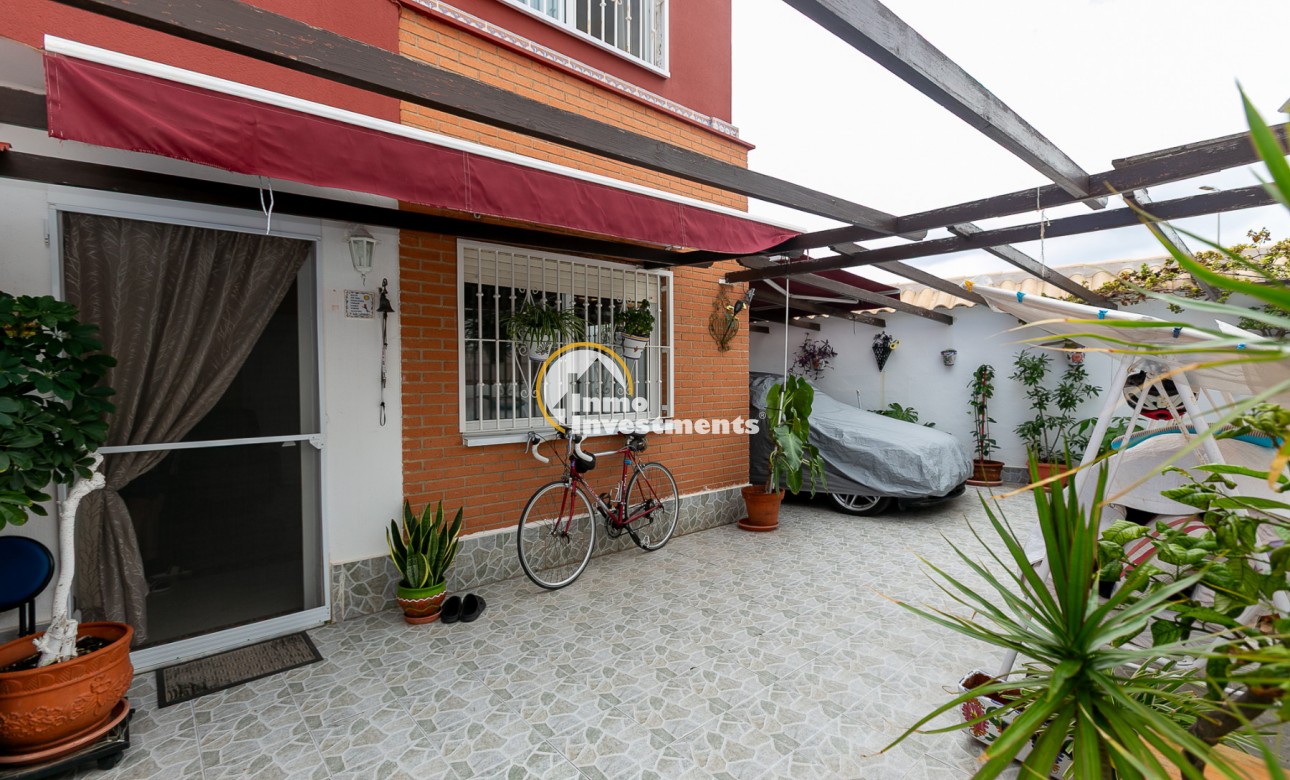 Bestaande bouw - Half vrijstaande villa - Los Altos