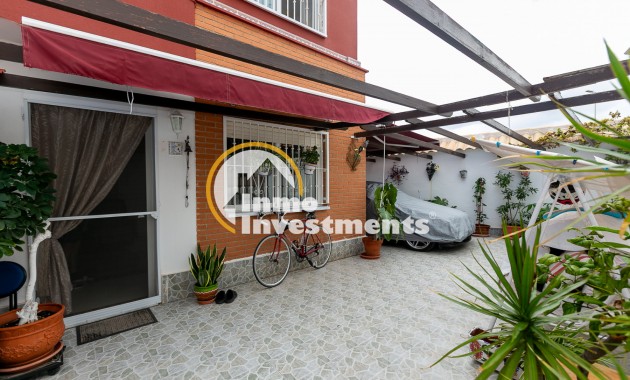 Bestaande bouw - Half vrijstaande villa - Los Altos