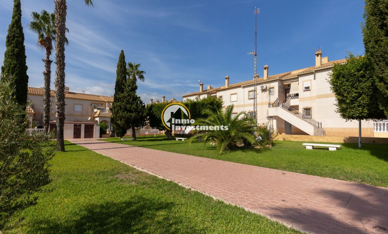 Long term rental - Bungalow - Torrevieja - Zona los Frutales
