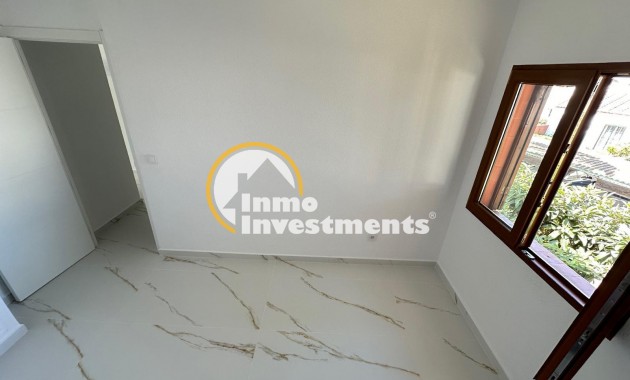 Resale - Apartment - Villamartin - Plaza