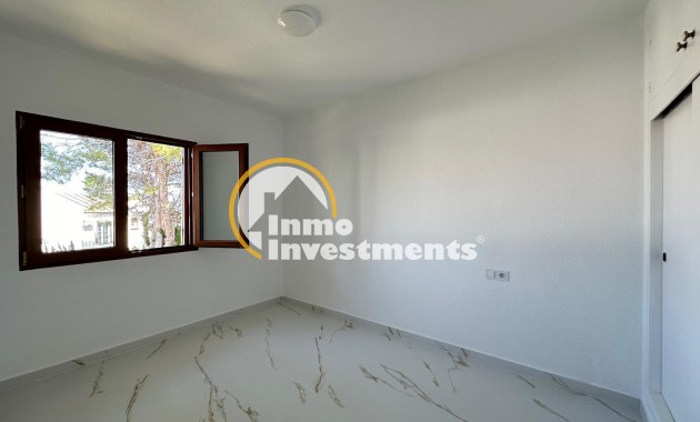 Resale - Apartment - Villamartin - Plaza