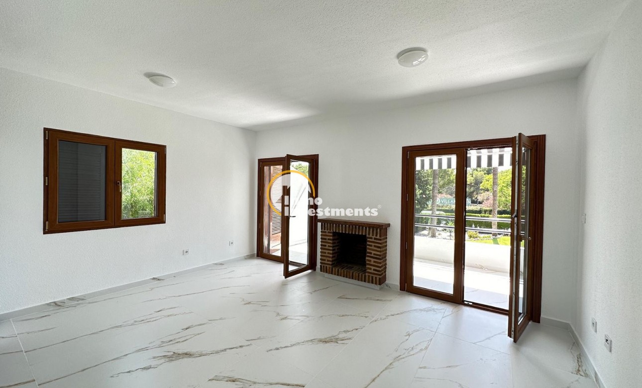 Resale - Apartment - Villamartin - Plaza