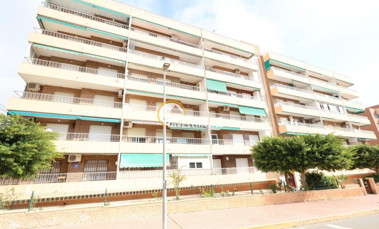 Resale - Apartment - Punta Prima - Beachside