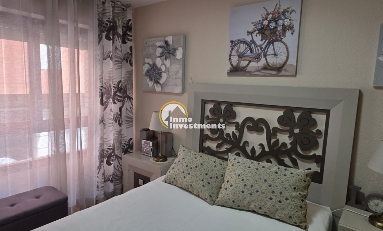 Resale - Apartment - Torrevieja - Playa de los Naufragos