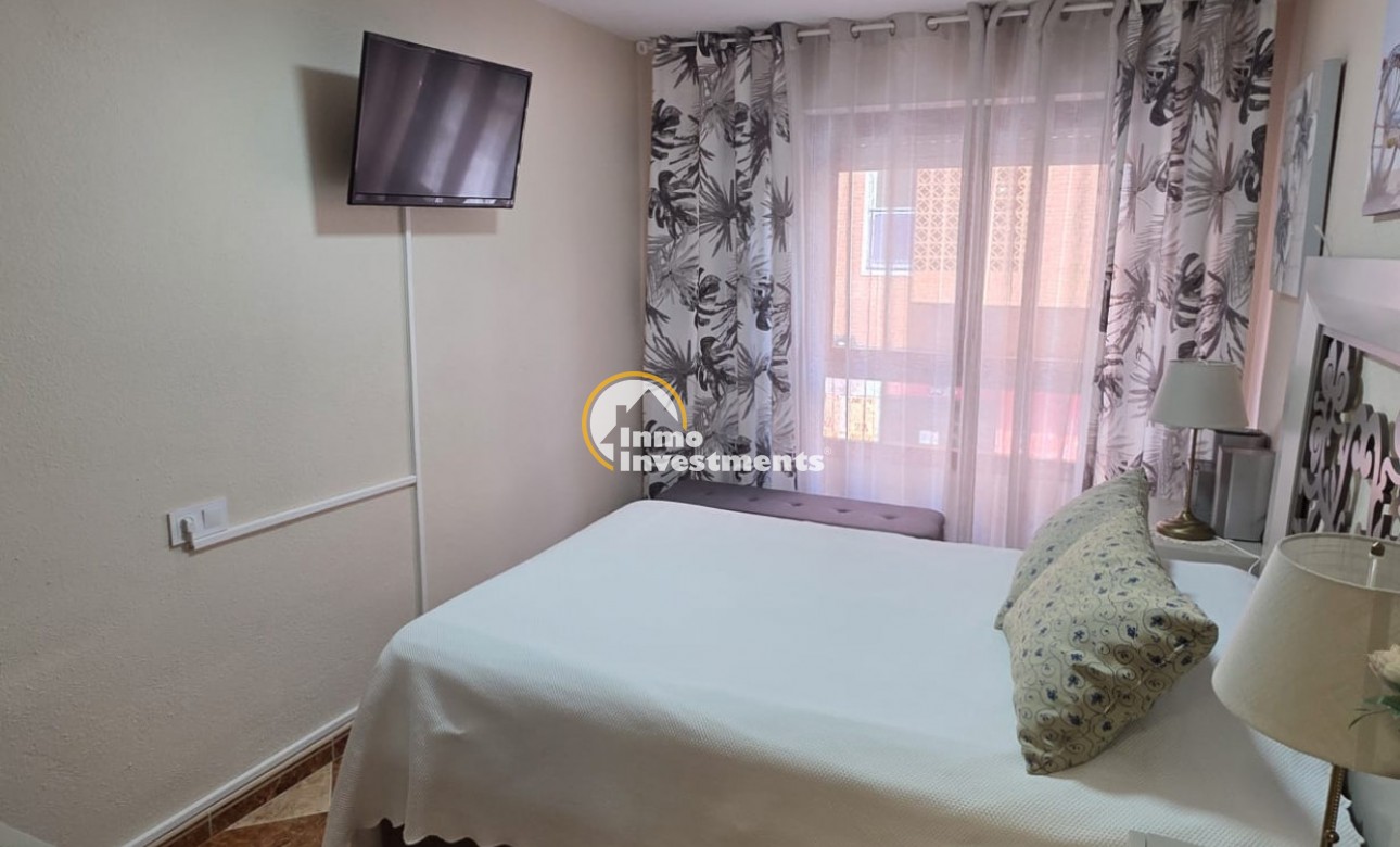 Resale - Apartment - Torrevieja - Playa de los Naufragos