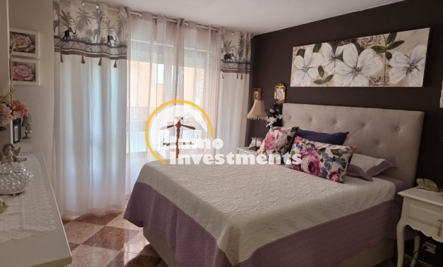 Resale - Apartment - Torrevieja - Playa de los Naufragos
