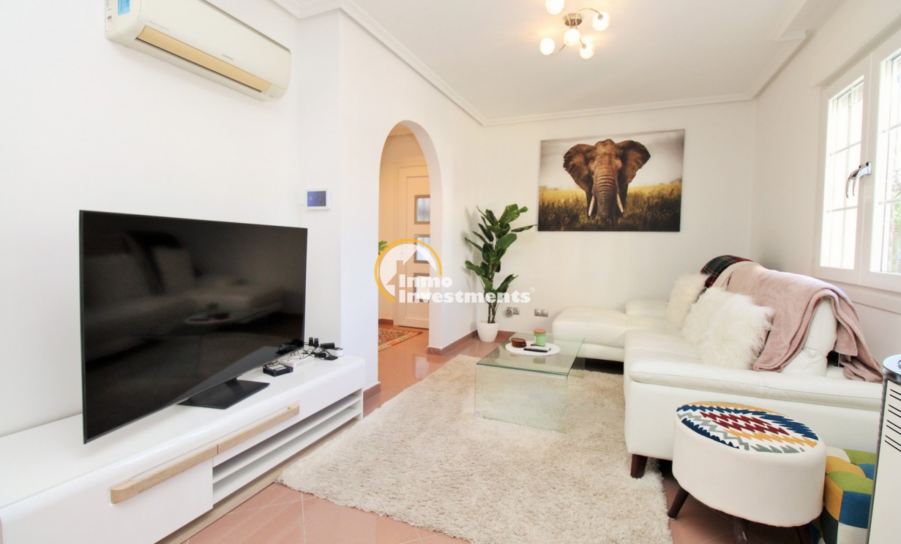 Bestaande bouw - Half vrijstaande villa - Villamartin - Los Dolses